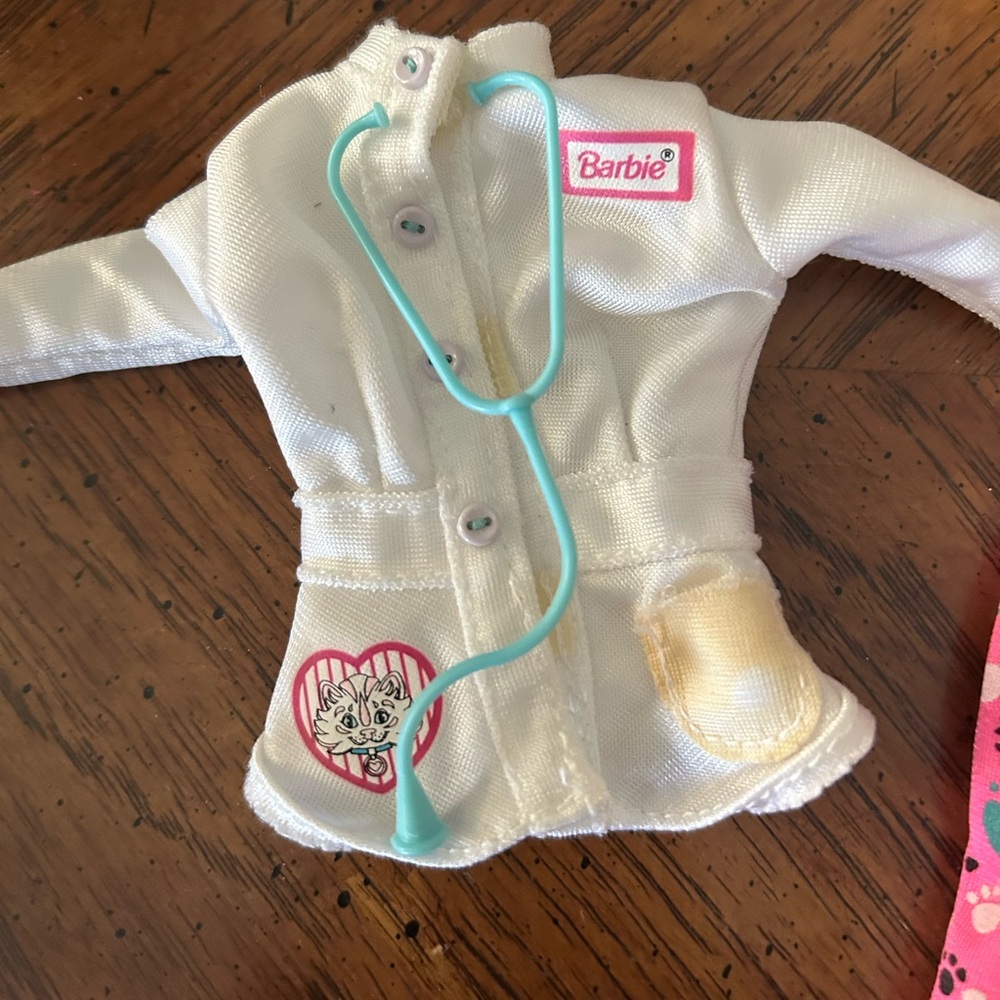 Barbie Vet Playset with Pink Pants and White Jacket - Picture 3 of 4